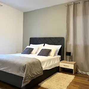 Domus Lauri Apartment